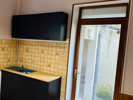 à louer – appartement 110 m² avec cour