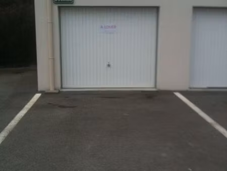 garage fermé - proche auray gare