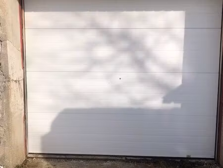 loue garage pour voiture motos ou garde meuble