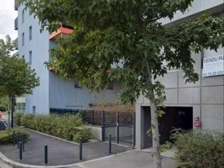 garage au sous-sol sol sécurisé  début av marie reynoard