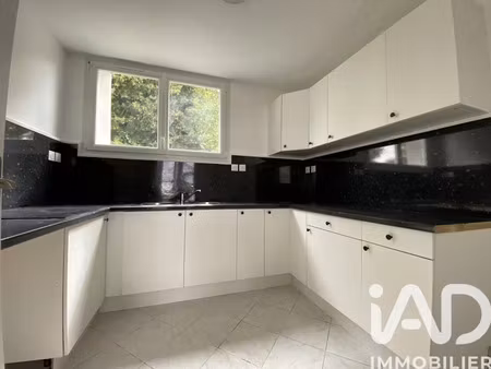 location appartement 3 pièces 52 m² à sainte-genevieve-des-bois (91700)  934 €