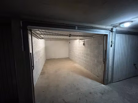 location parking 13 m² à saint-mandrier-sur-mer (83430)  130 €