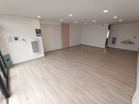 location locaux professionnels 61 m² à limoges (87000)  1 300 €