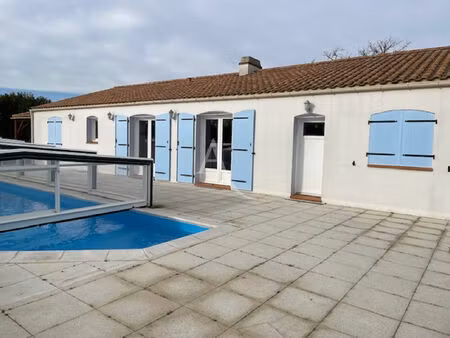 apremont - vaste maison de plain-pied avec piscine et terrain