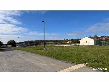 terrain 694 m² soulières