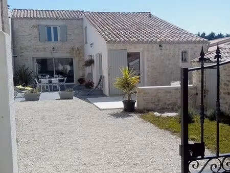 jolie maison de village de 140 m² avec cour