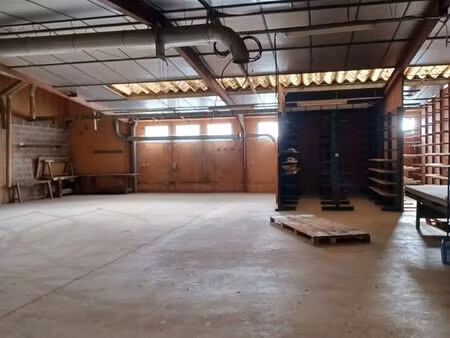 bâtiment artisanal ou industriel de 1120 m2 avec hall d'exposition  bureaux  salles de réu