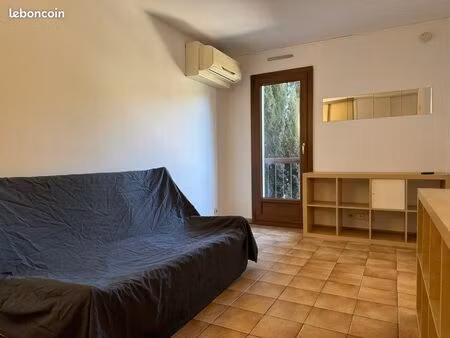 studio avec parking palette