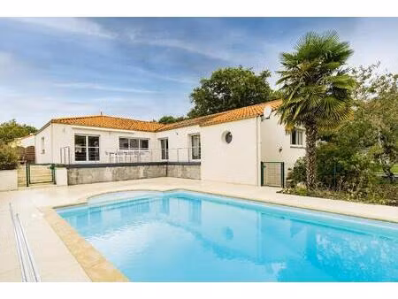 une maison pensée pour la vie de famille  à haute-goulaine