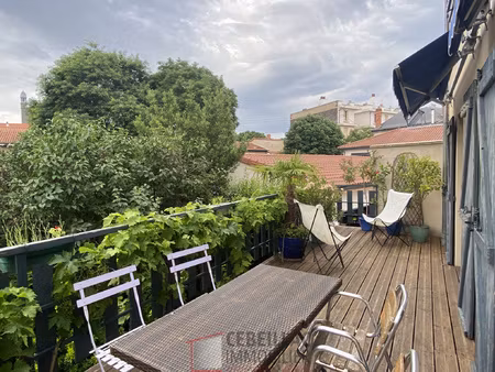 maison de ville avec jardinet  terrasse et garage !