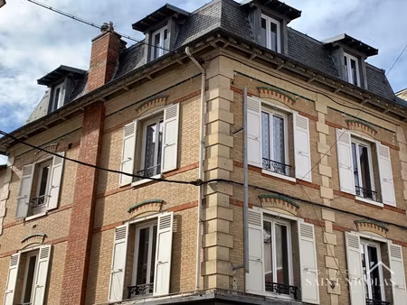 meulan centre. dans un bel immeuble ancien de 10 lots  ensem