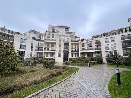 parking / box elancourt