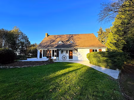 a plailly  belle maison individuelle élevée sur sous sol tot