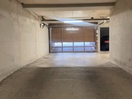 parking/box 1 pièce 16 m²