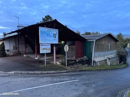 local  garage  depot  hangar