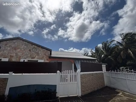 maison mitoyenne à louer f4