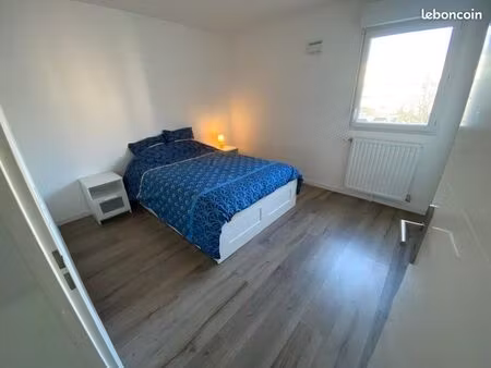 t2 43 m2 meublé  lumineux et récent au pied du tram avec balcon