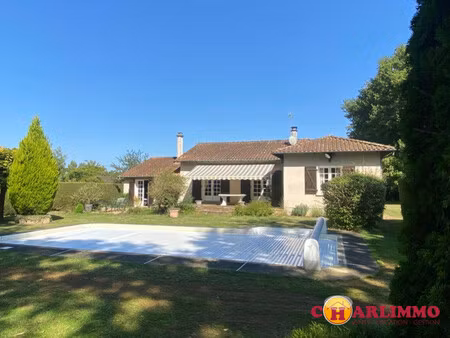 maison plain pied jardin et piscine