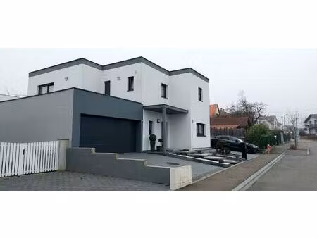 magnifique maison 158m²  4 chambres  piscine  jardin