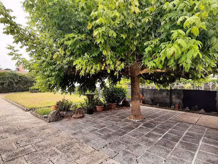 a pied de la gare et ds commerces  dependances