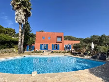 propriété contemporaine avec vue et à pied du centre