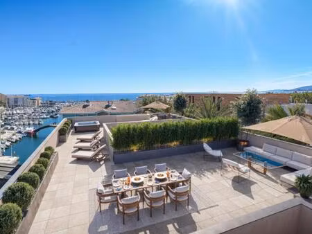 villa toit d'env. 160 m²  vue canal  mer et port  5 pieces  3 suites et son rooftop de 145