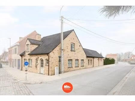 instapklare  energiezuinige woning met tuin en dubbele garage in hartje voormezele