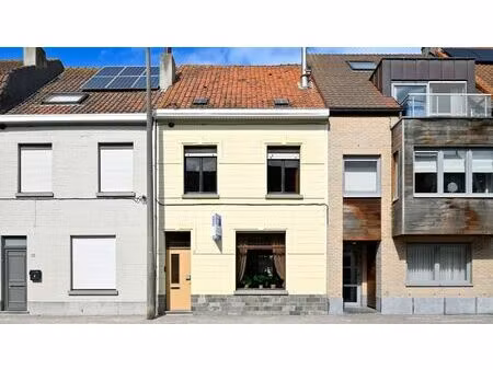 grote  brede woning met leuke stadstuin te heist-aan-zee