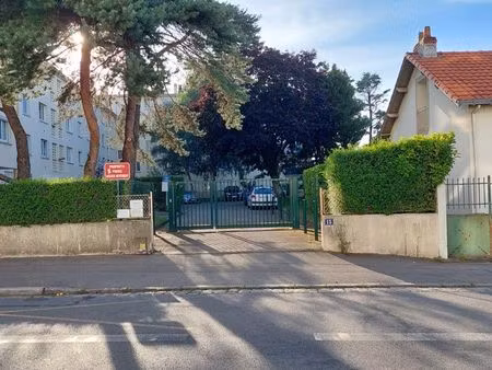 stationnement sécurisé en sous-sol – 15 rue guillaume grootaers  nantes – proche tram