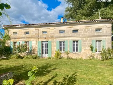 maison girondine en pierre 220 m² - 5 chambres - jardin 900 m² - dépendance 150 m² - 20 mi