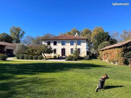 propriété 7 pièces 284 m²