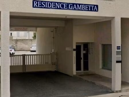 apparemment t2 cours gambetta avec parking