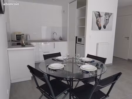 t2 meublé exposé sud proche commerces / centre ville / école / plage