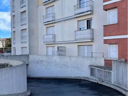 place de parking sécurisé à louer