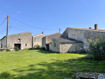 vente immeuble 4 pièces 227m2 taillebourg 17350 - 85000 € - surface privée