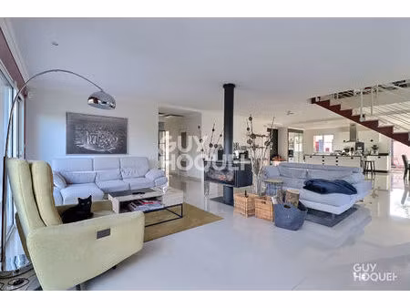 en vente villa d'architecte sur terrain de 800 m²  jardin arboré  double box