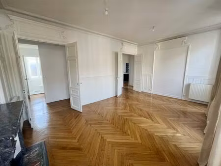 location appartement 3 pièces 80 m² à bourg-en-bresse (01000)
