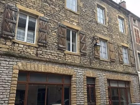 immeuble de ville proche commerces.