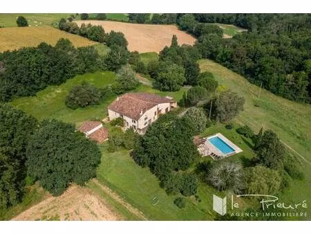 propriété de charme avec maison rénovée  deux gîtes  piscine et environnement naturel...