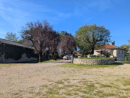 corps de ferme sur 31 hectares de terrains attenants