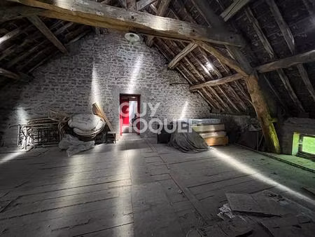 potentiel intéressant!! sur plus de2000m² de terrain en partie constructible!