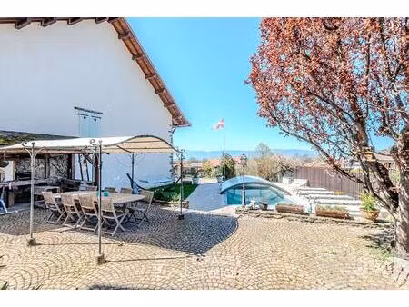 château avec dépendances et piscine aux portes de genève