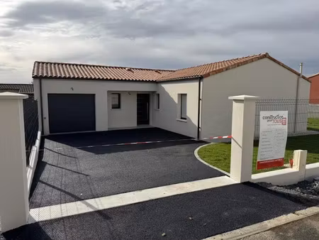 location maison 4 pièces 91 m² à fressines (79370)  1 100 €