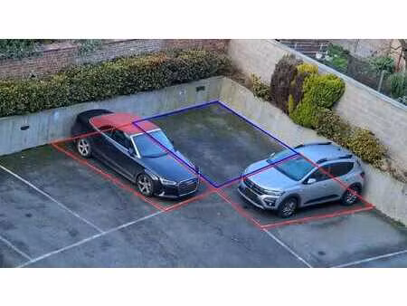 centre ville - deux emplacements de parking extérieurs