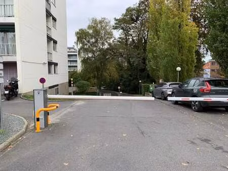 garage fermé dans résidence