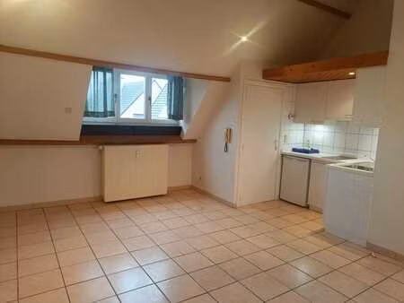 app. sous combles 1 chambre au 2e étage