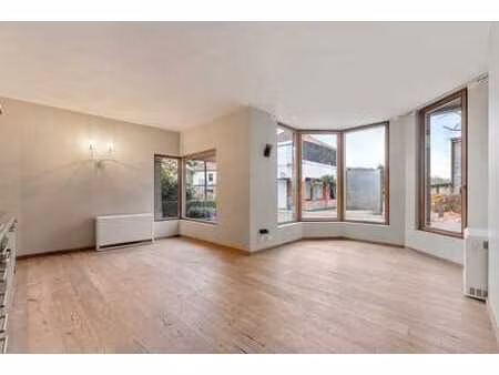 commerce lumineux sur emplacement premium au kluisberg