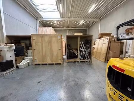 entrepôt de 244 m² à louer