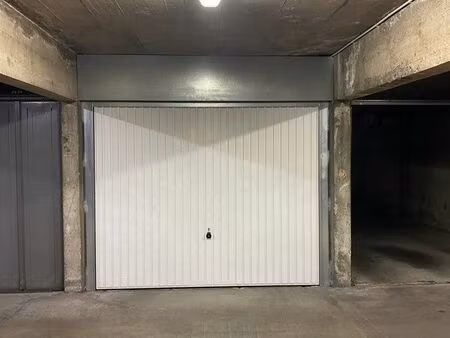 garage fermé 13m2 lyon3 part dieu