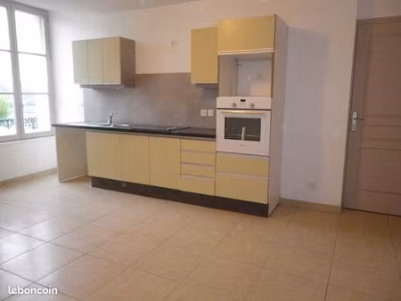 appartement lumineux de 35 m² avec vue sur la riviere la mayenne